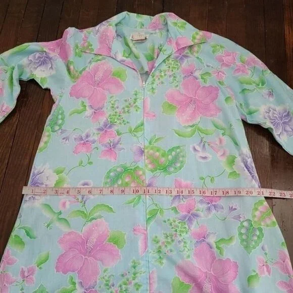 Vintage 70s Pastel Blue Hibiscus Long Sleeve Maxi Night Gown or Dress - Picture 11 of 12